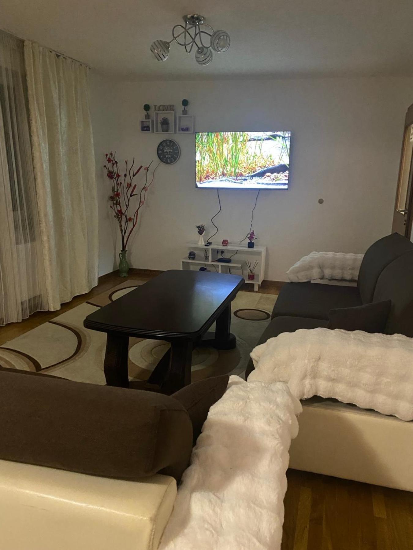 Apartment Dzeni SJJ Esterno foto